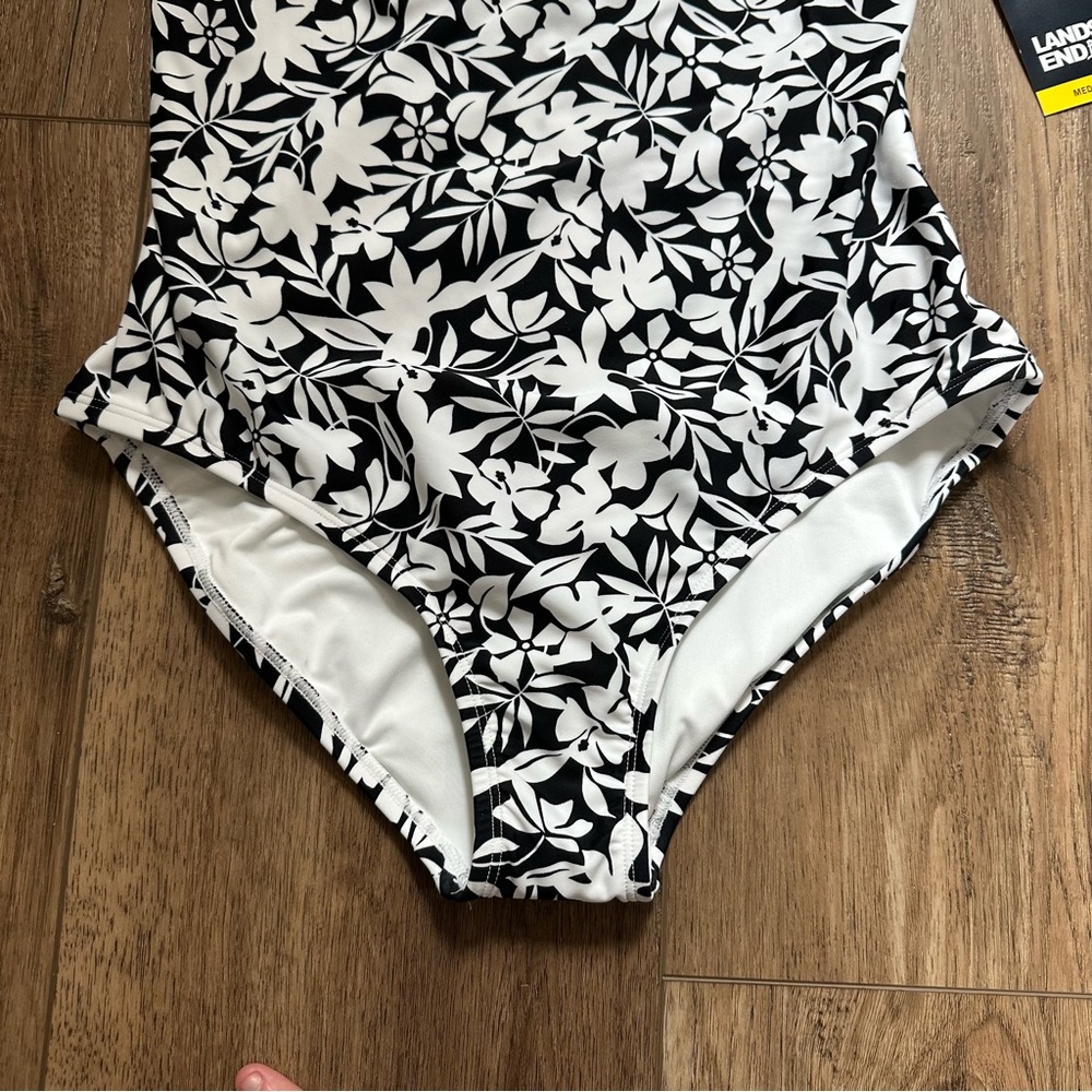 NWT! Land’s End Women’s Swimsuit, Scoop Neck, Floral, Black/White, Medium‎ - Picture 3 of 10